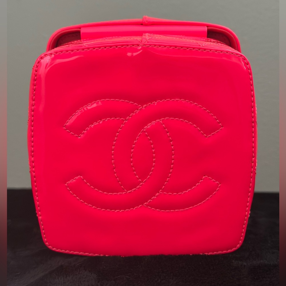 CHANEL Neon Pink Patent Quilted Cosmetic Case - Picture 9 of 12